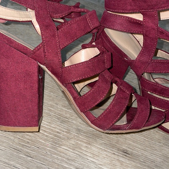 Women Size 7. Burgundy lace up heels. - Picture 3 of 4